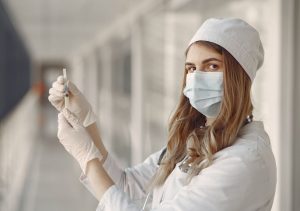 Tir vaccini Napoli, donna seconda dose 